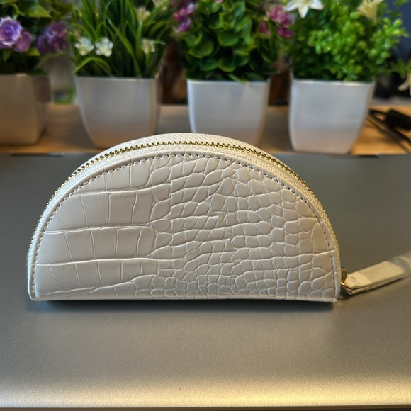 ELIZABETH & JAMES Cream Textile Halfmoon Wristlet Wallet - Picture 2 of 11